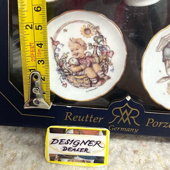 M.J.Hummel Mini Tea Set - Picture 8 of 11